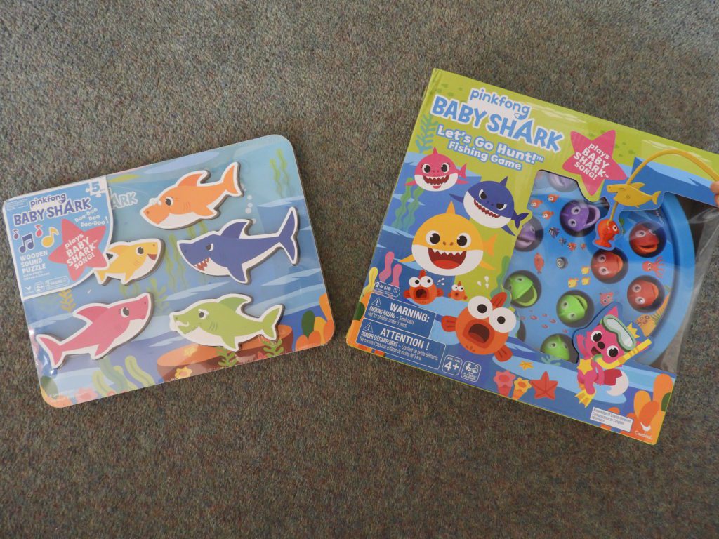Baby Shark wooden sound puzzle and 'Let's Go Hunt' game
