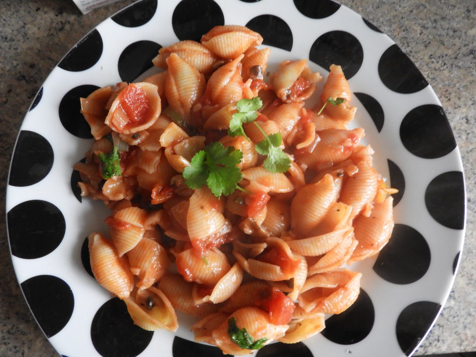 Spicy tomato and mushroom one pot pasta | loopyloulaura