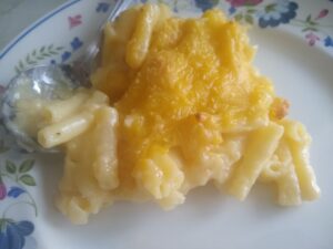 Macaroni cheese using vegan cheese sauce