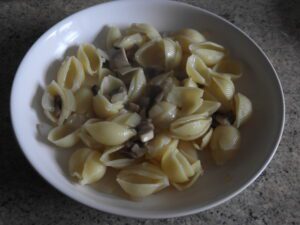 Lemon and garlic mushroom pasta